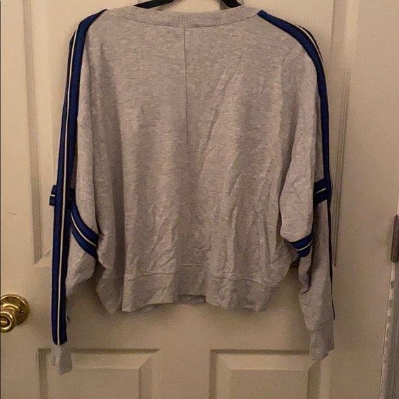 Crewneck - Picture 2 of 4